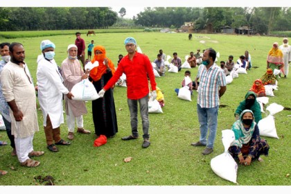 বগুড়ায় ৫০০ পরিবারের মাঝে বিএনপির খাদ্যসামগ্রী বিতরণ