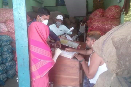 মাদারীপুরে উচ্চ মূল্যে আদা বিক্রি করায় ব্যবসায়ীকে জরিমানা