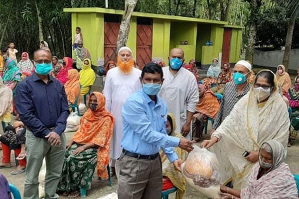 সোনাতলায় কর্মহীনদের মাঝে ত্রাণসামগ্রী বিতরণ