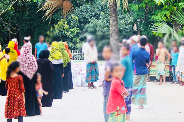 লাকসামে অসহায় পরিবারের পাশে আওয়ামী লীগ নেতা ফারুক