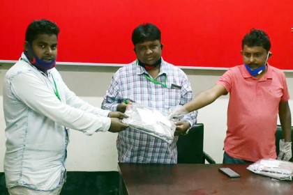 ঝালকাঠিতে টেলিভিশন সাংবাদিক সমিতিতে পিপিই প্রদান

