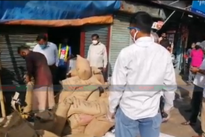 সিলেটে ত্রাণের ৩০ কেজির চালের বস্তায় ৩ কেজি কম!