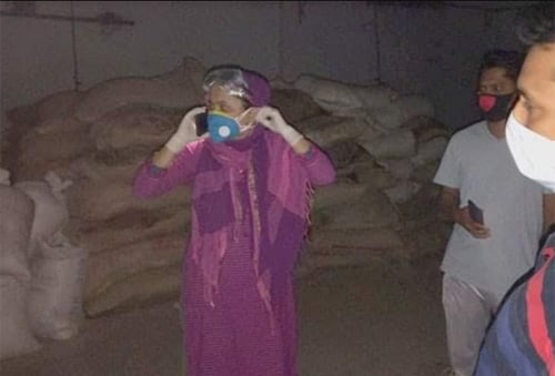 যুবলীগ নেতার গুদাম থেকে ১২ শ' বস্তা চাল জব্দ, চালান দেখাতে পারলে ছাড়