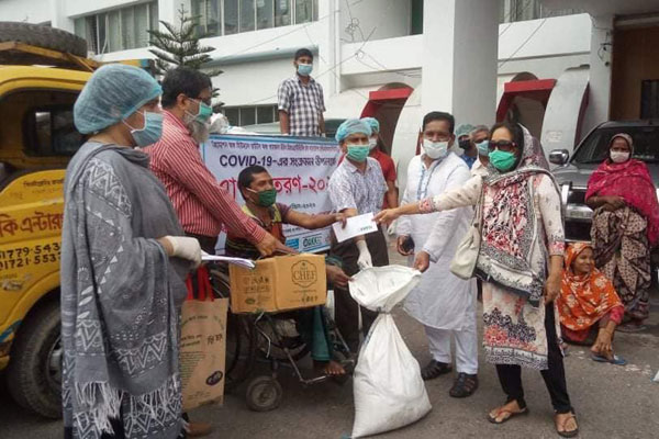 ফরিদপুরে দেড়শ প্রতিবন্ধীর বাড়িতে খাদ্যসামগ্রী বিতরণ
