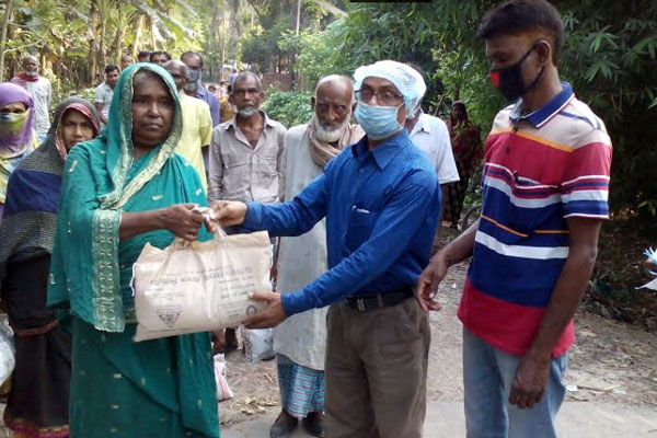 শৈলকুপায় ৫শ পরিবারে ত্রাণ বিতরণ