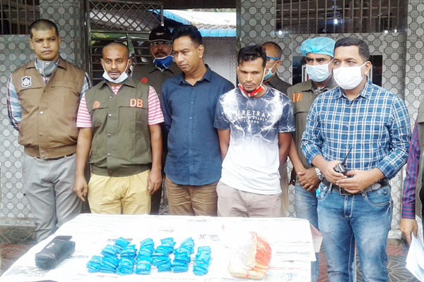 কুমিল্লায় ১৭ হাজার পিস ইয়াবাসহ চিকিৎসক গ্রেফতার
