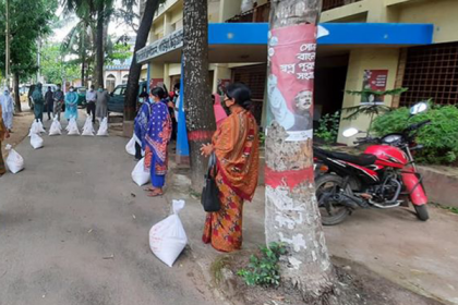 চট্টগ্রামে তৃতীয় লিঙ্গের ২২ পরিবারে প্রধানমন্ত্রীর উপহার