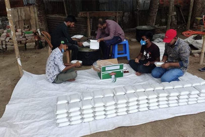 পথে পথে অসহায়দের ইফতার দিচ্ছেন ঢাবি ছাত্রলীগ সভাপতি সনজিত