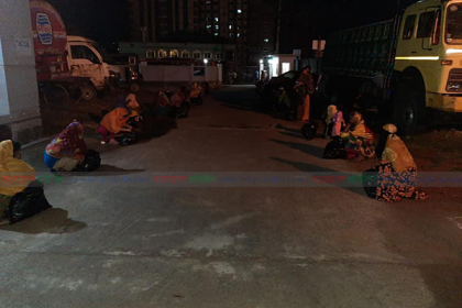 রাত হলেই অসহায় মানুষ ত্রাণের জন্য ছুটে আসছেন থানায়  