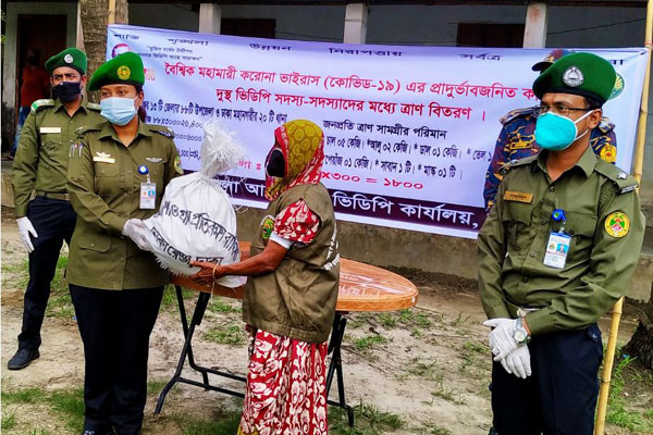 মুন্সীগঞ্জে ভিডিপি সদস্যদের পরিবারকে খাদ্য সহায়তা
