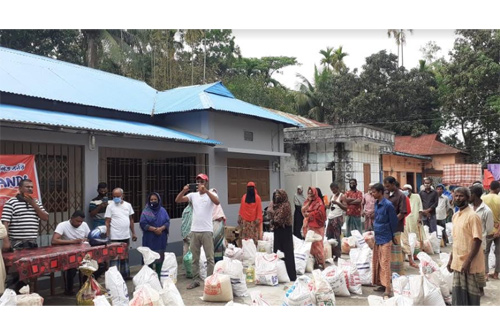 মৌলভীবাজারে ১ হাজার মানুষের খাবারের ব্যবস্থা করল ব্রিটেনের ইস্ট হ্যান্ডস 