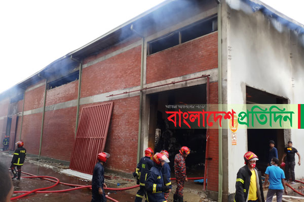 গাজীপুরে তুলার গোডাউনে আগুন