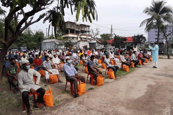 গাজীপুরে পরিবহন শ্রমিকদের খাদ্য সহায়তা


