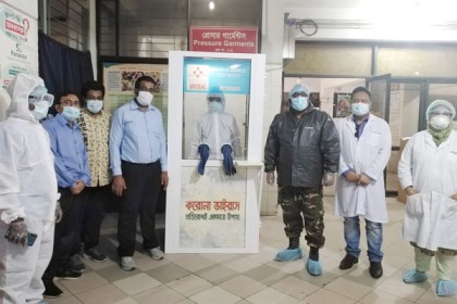 ঢাকা মেডিকেলকে করোনা নমুনা সংগ্রহের তিনটি বুথ দিলো প্রাণ-আরএফএল