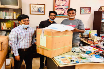 কাউন্সিলর খোরশেদের পাশে বাংলাদেশ ফুড ব্যাংকের প্রতিষ্ঠাতা