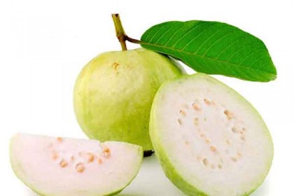 ইফতারে স্বাস্থ্যকর ফল পেয়ারা 