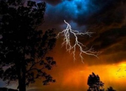 কসবায় বজ্রপাতে দুই গৃহবধূ নিহত

