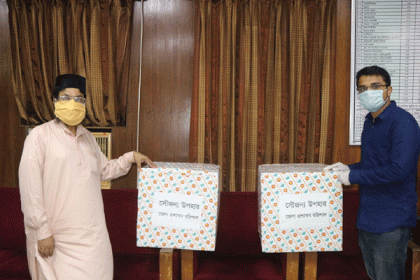 শের-ই বাংলা মেডিকেলের করোনা ওয়ার্ডে ইফতার সামগ্রী প্রদান

