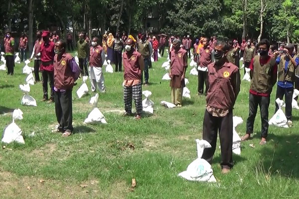 ঝিনাইদহে ১৮শ আনসার-ভিডিপি সদস্যের মাঝে ত্রাণসামগ্রী বিতরণ

