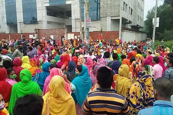 সাভারে শ্রমিকদের বিক্ষোভের পর ছাঁটাইয়ের সিদ্ধান্ত স্থগিত
