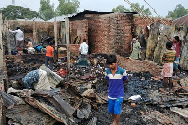 ডিমলায় ২৬টি ব্যবসায় প্রতিষ্ঠান পুড়ে ছাই 