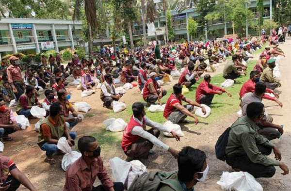 করোনায় ৩০০ আনসার ভিডিপি সদস্যদের মাঝে খাদ্যসামগ্রী বিতরণ