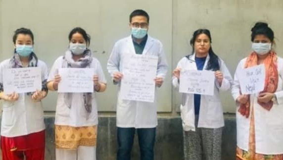 দেশে ফিরতে নেপালী শিক্ষার্থীদের বিক্ষোভ 