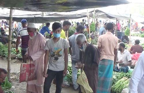 ঝিনাইদহের হাট-বাজারগুলোতে কমছে না মানুষের উপস্থিতি