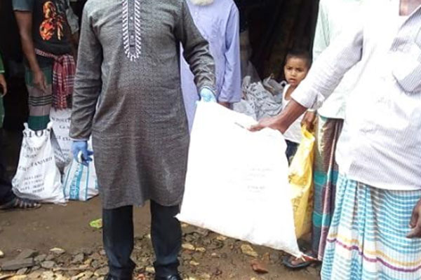 শখের ঘোড়া-মোটরসাইকেল বিক্রি করে খাদ্যসামগ্রী বিতরণ