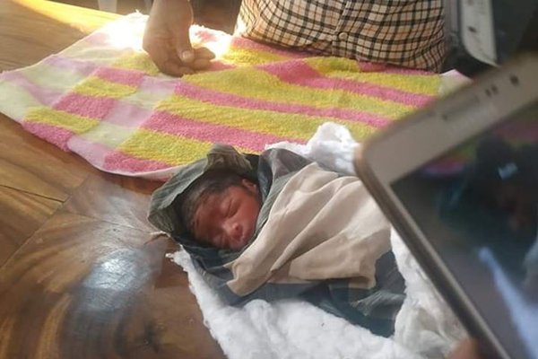 ধান ক্ষেতে কুড়িয়ে পাওয়া নবজাতককে বাঁচান গেল না