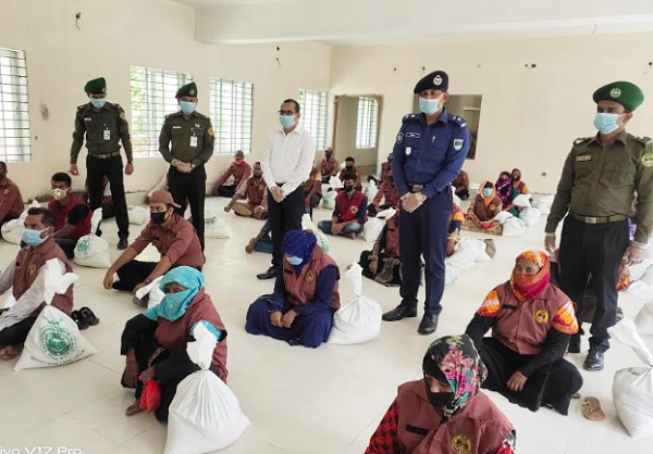 বাগেরহাটে ২৭০০ আনসার ও ভিডিপি পরিবারকে খাদ্য সহয়তা