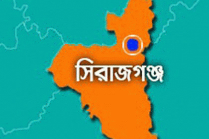 ছাত্রীকে নিয়ে উধাও স্কুলশিক্ষক
  
