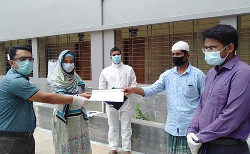 কাপাসিয়ায় করোনা নেগেটিভ হওয়ায় ১৯ জনকে সুস্থতার সনদ