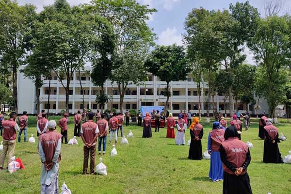 ব্রাহ্মণবাড়িয়ায় ২৭শ আনসার ভিডিপি সদস্যের মাঝে খাদ্যসামগ্রী বিতরণ