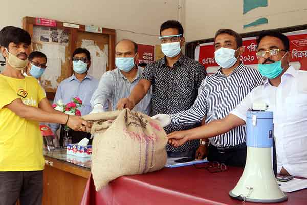 নওগাঁয় ১০ টাকা কেজির বিশেষ ওএমএস কার্যক্রম শুরু