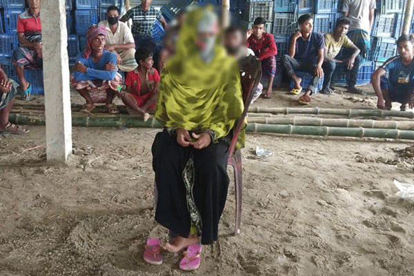 গোদাগাড়ীতে বিয়ের দাবিতে স্কুলছাত্রীর অনশন

