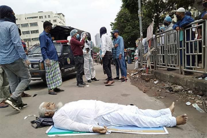 বিএসএমএমইউ'র সামনে থেকে এক বৃদ্ধের মরদেহ উদ্ধার