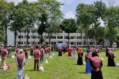 ব্রাহ্মণবাড়িয়ায় ২৭শ আনসার ভিডিপি সদস্যের মাঝে খাদ্যসামগ্রী বিতরণ