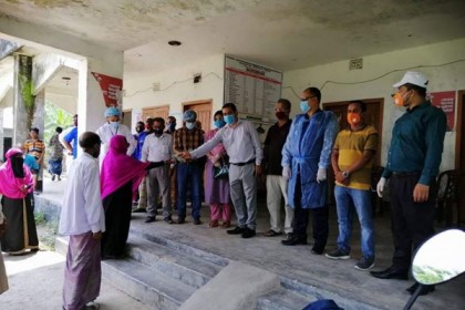 শরীয়তপুরে দুস্থদের নগদ অর্থ প্রদান
