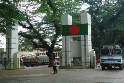 বিক্ষোভের মুখে বন্ধ বেনাপোল বন্দরের আমদানি বাণিজ্য