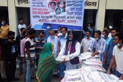 মেহেরপুর বিএনপির খাদ্য সামগ্রী বিতরণ

