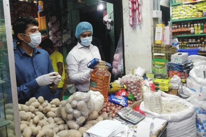 বরিশালে ৪ দোকানে ভ্রাম্যমাণ আদালতের জরিমানা

