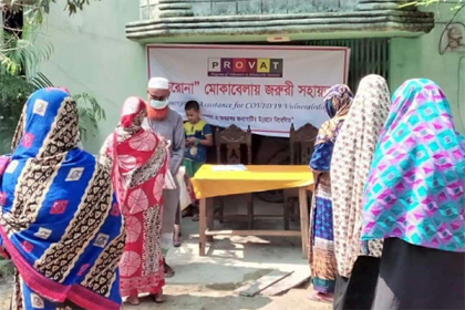 প্রভাতি ফাউন্ডেশনের উদ্যোগে কর্মহীদের মাঝে খাদ্য বিতরণ