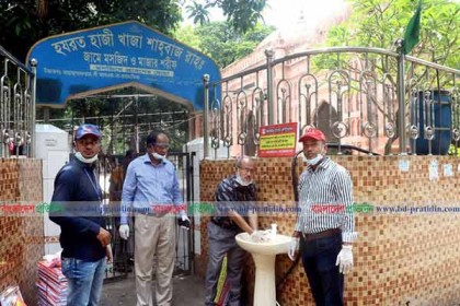 ক্যাম্পাস সংলগ্ন এলাকায় ঢাবি ছাত্রদলের বেসিন স্থাপন   