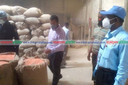 ফরিদপুরে ৫ ব্যবসায়ীকে ১ লাখ ৪৫ হাজার টাকা জরিমানা