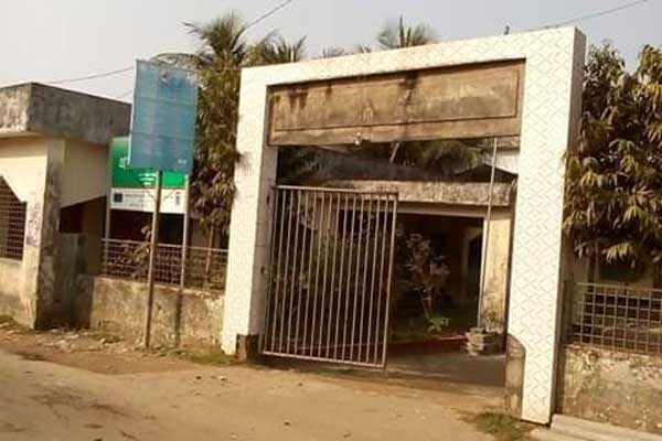 করোনা রোগী শনাক্ত হওয়ার পর থেকে এলাকাছাড়া চেয়ারম্যান!