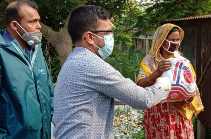 ঢাকা জেলা প্রশাসনের ত্রাণ বিতরণ ও ৪০টি মোবাইল কোর্ট পরিচালনা