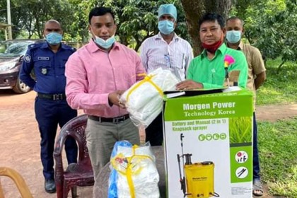 ঠাকুরগাঁওয়ে পুলিশ ও সাংবাদিককে সুরক্ষা সামগ্রী প্রদান