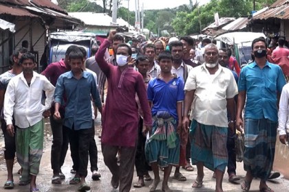 ফরিদপুরে দুর্নীতির বিরুদ্ধে চেয়ারম্যান-মেম্বারদের পাল্টাপাল্টি বিক্ষোভ
