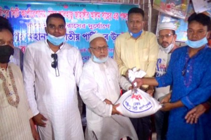 গাজীপুরে জাতীয় পার্টির উদ্যোগে খাদ্য ও ত্রাণ বিতরণ 

